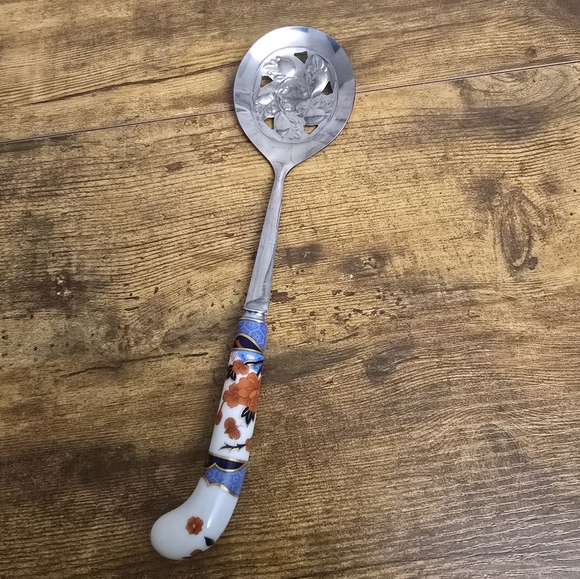 Sheffield England decorative Floral Serving Spoon - Picture 1 of 6